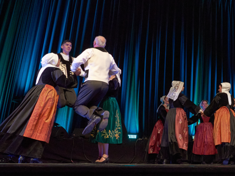 Spectacle de danse bretonne cercle celtique Bugale Melrand